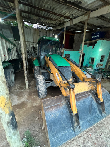Retroescavadeira Jcb 2013/2014 4x4 Traçada