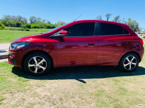 Imagen 10 de 11 de Chevrolet Onix
