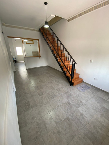 Imagen 2 de 19 de Excelente Duplex De 3 Ambientes. Reciclado A Nuevo