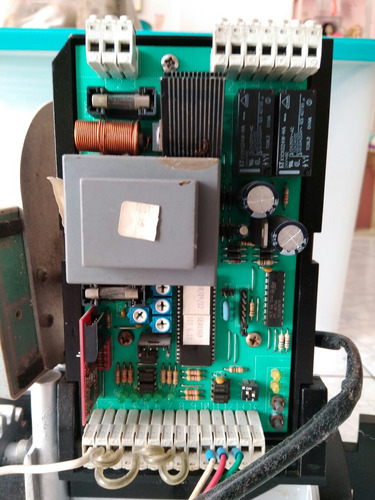 Base Y Tarjeta Para Portón Eléctrico Marca Bleu Italiano (Usado)