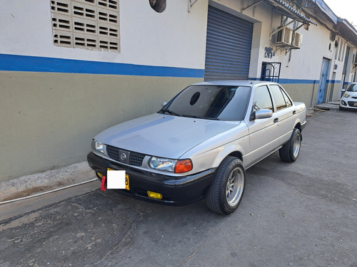 Nissan Sentra 1.6 B13 Lujo