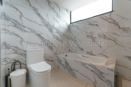 Ss: Vende Casa 25-19995 En Prados Del Este De 550 M2, 4h/5b/3pe