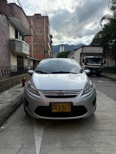 Ford Fiesta 1.6 Hatchback Mecánica