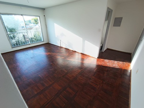 Apartamento En Alquiler De 2 Dormitorios En Brazo Oriental