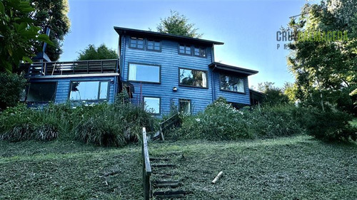 Casa En Venta De 5 Dorm. En Puerto Varas