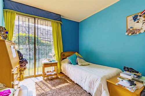 Casa Esquina, Gran Terreno, Excelente Ubicación E Inversión.