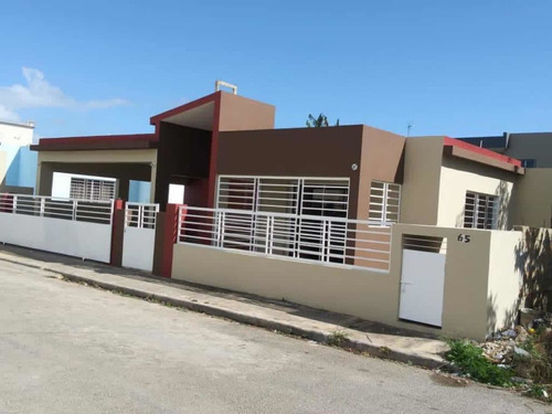 Casa Ubicada En El Residencial Las Orquideas, La Romana