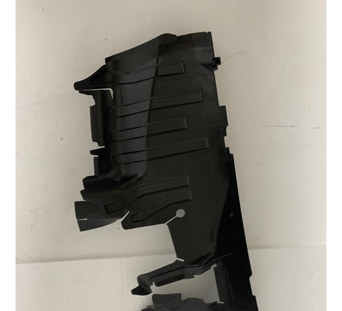 Deflector De Aire Radiador Derecho Jetta 18-20 (Usado)