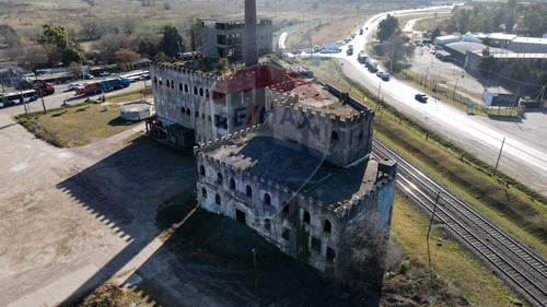 Imagen 2 de 30 de En Venta El Castillo De Cañuelas