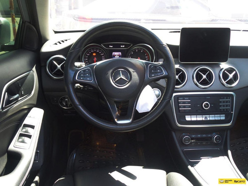Imagen 20 de 22 de Mercedes-benz Clase Gla 1.6 Turbo Urban At
