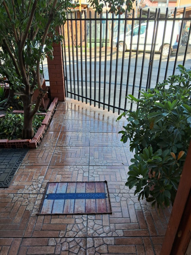 Arriendo De Habitación Mensual O Casa Completa .