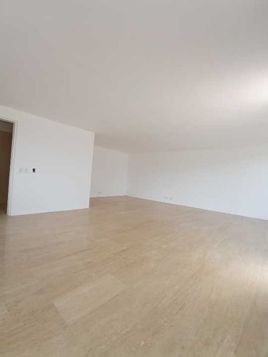 Imagen 6 de 20 de Se Vende Apartamento Ph Triplex De 334 M2 4h/4b/3p En Lomas Del Sol