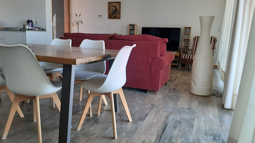Venta Casa Diseño, Barrio Laderas, Chacras De Coria