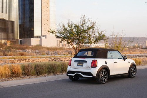 Mini Cooper Convertible 1.5 Iconic At