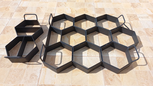 Imagem 5 de 5 de Forma Para Piso Bloquete Sextavado 9 E 4 Meio 25x6cm Jalossi