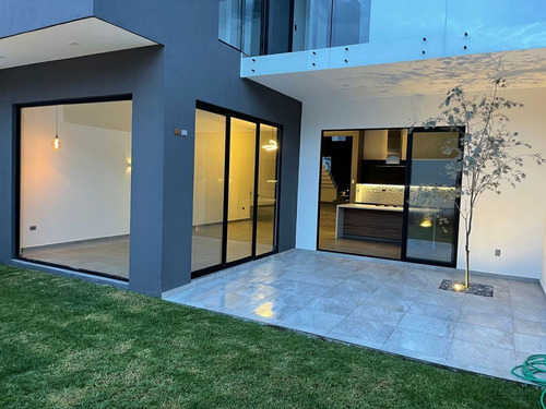 En Venta Casa En La Condesa Juriquilla, 4ta Recamara En Pb, Estudio Jardín..