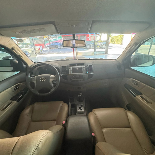 Toyota Hilux SW4 3.0 SRV 4X4 7 LUGARES 16V TURBO INTERCOOLER DIESEL 4P AUTOMÁTICO
