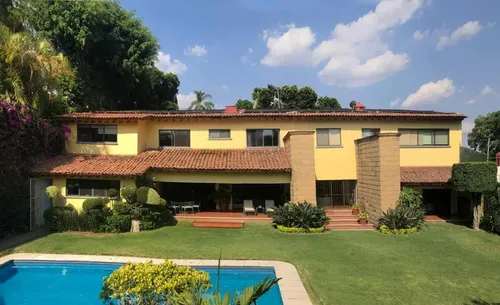 Casa En Venta En Ahuatepec, Cuernavaca, Morelos