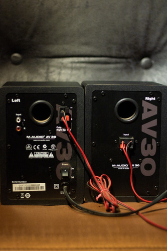 Monitor De Áudio M-audio Av30 (par)