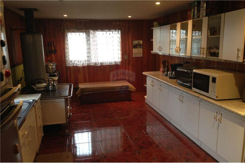 Imagen 19 de 30 de Remax Vende Casa Y Galpón Muy Céntrico En Pucón.