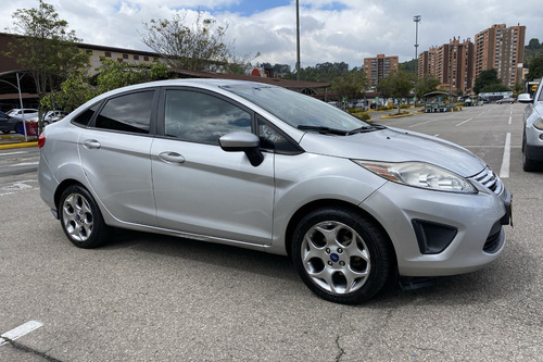 Ford Fiesta 1.6 Sportback Automática