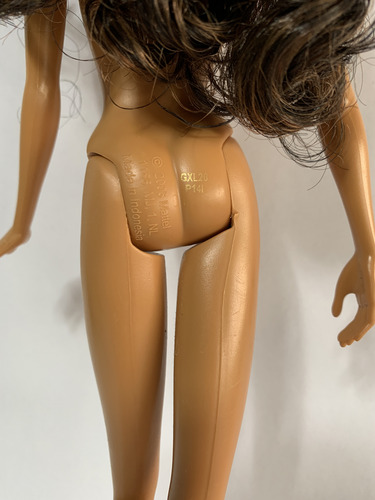 Barbie Kira Holiday 2021 - Sin Ropa, Con Detalles - (Usado)
