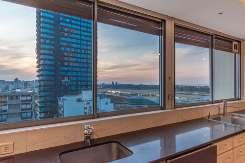 Exclusivo Piso - Torre Categoria - Segur. 24 Hs - 2 Cocheras