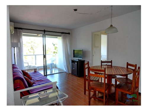 Apartamento En Roosevelt, 2 Dormitorios *