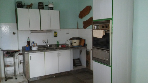 Casa Multifamiliar En 1 Piso 4 Amb Y Depto 2 Amb Con Local En Planta Baja 150 M2