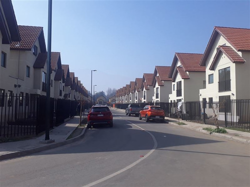 Imagen 2 de 18 de Casa En Venta De 3 Dormitorios En Peñalolén