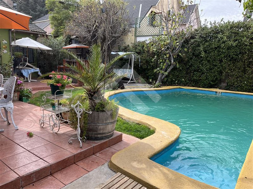 Casa En Venta De 4 Dorm. En Ñuñoa