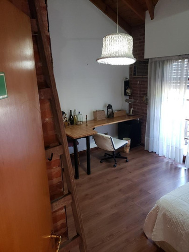 Venta Barrio Naon Chalet De 5 Amb. C/cochera.
