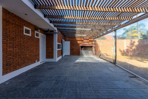 Casa Venta 3 Dormitorios Y Parque En La Plata