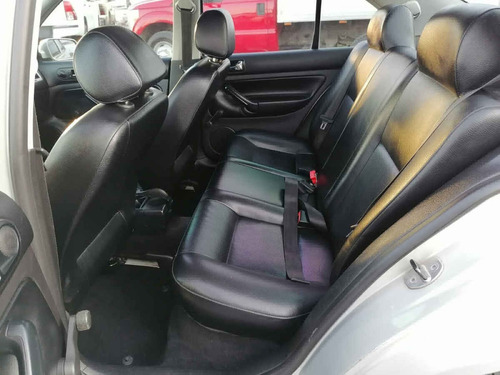 Imagen 10 de 15 de Volkswagen Jetta 2011 4p Cl L4/2.0 Aut A/a