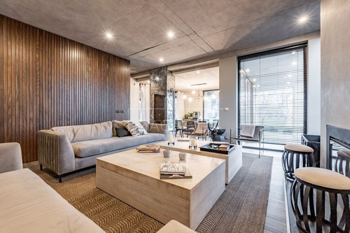 Casa En Venta De 6d/5b En Colina