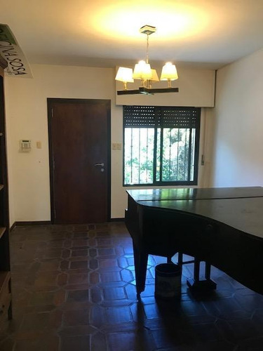Hermosa Casa Con Garaje Y Fondo Verde, Zona De Colegios