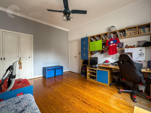 Venta Casa 7 Ambientes Con Patio, Cochera Y Playroom En Almagro
