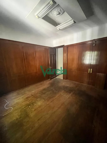 Venta Apartamento Centro De Estilo. Tres Dormitorios.