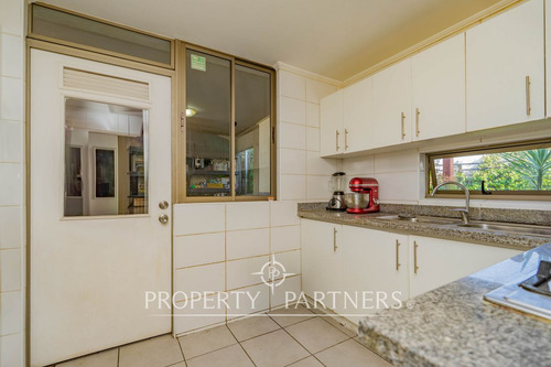 Se Vende Casa En Seguro Barrio Y Con Hermosa Vista...