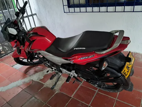 Discover 125 St, Motocicleta