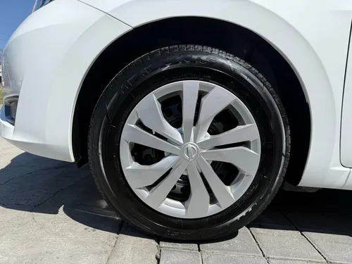 Nissan Versa 1.6 Sense Mt