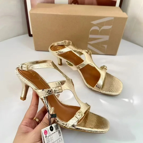 Sandalias Con Hebilla Metálica Con Estampado De Serpiente Do