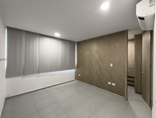 Apartamento En Venta En La Riviera. Cod V30782