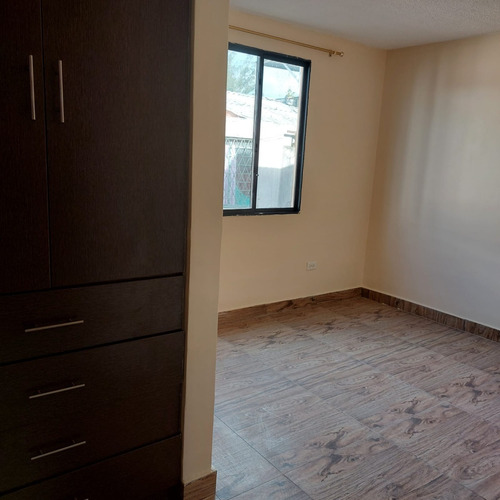 Se Vende Casa En Conjunto, Al Norte De Quito