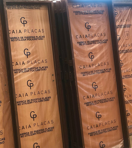 Puerta Placa Cedro Nacional 90x200 M. Chapa 18 Tab. 10 Marrón