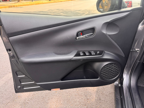 Toyota Prius 1.8 Base Cvt
