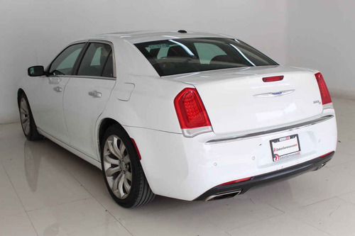 Imagen 3 de 15 de Chrysler 300 2019 6 Cilindros