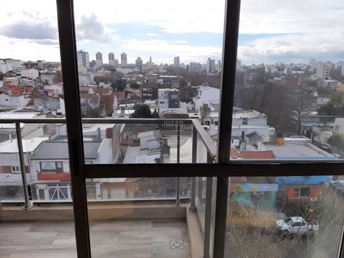 Imagen 2 de 7 de Venta Monoambiente 44 Metros Balcón A La Calle.