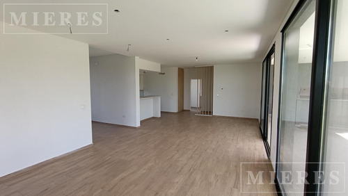 Casa En Venta Sobre Lote Interno En Barrio Ceibos Puertos