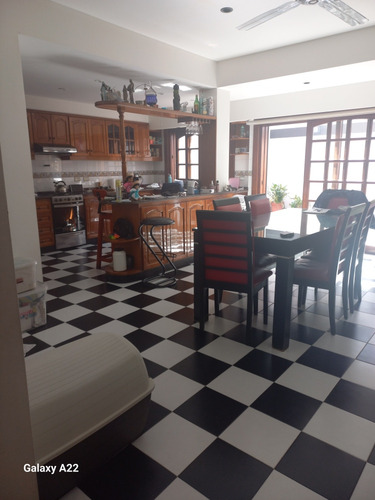 Barrio Naon(mataderos), Casa 4 Amb. 2 Ptas. 220m2. Visitas A Partir 26/05!!